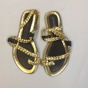 NWNT Gold 7-8M Shoezies Sandals.